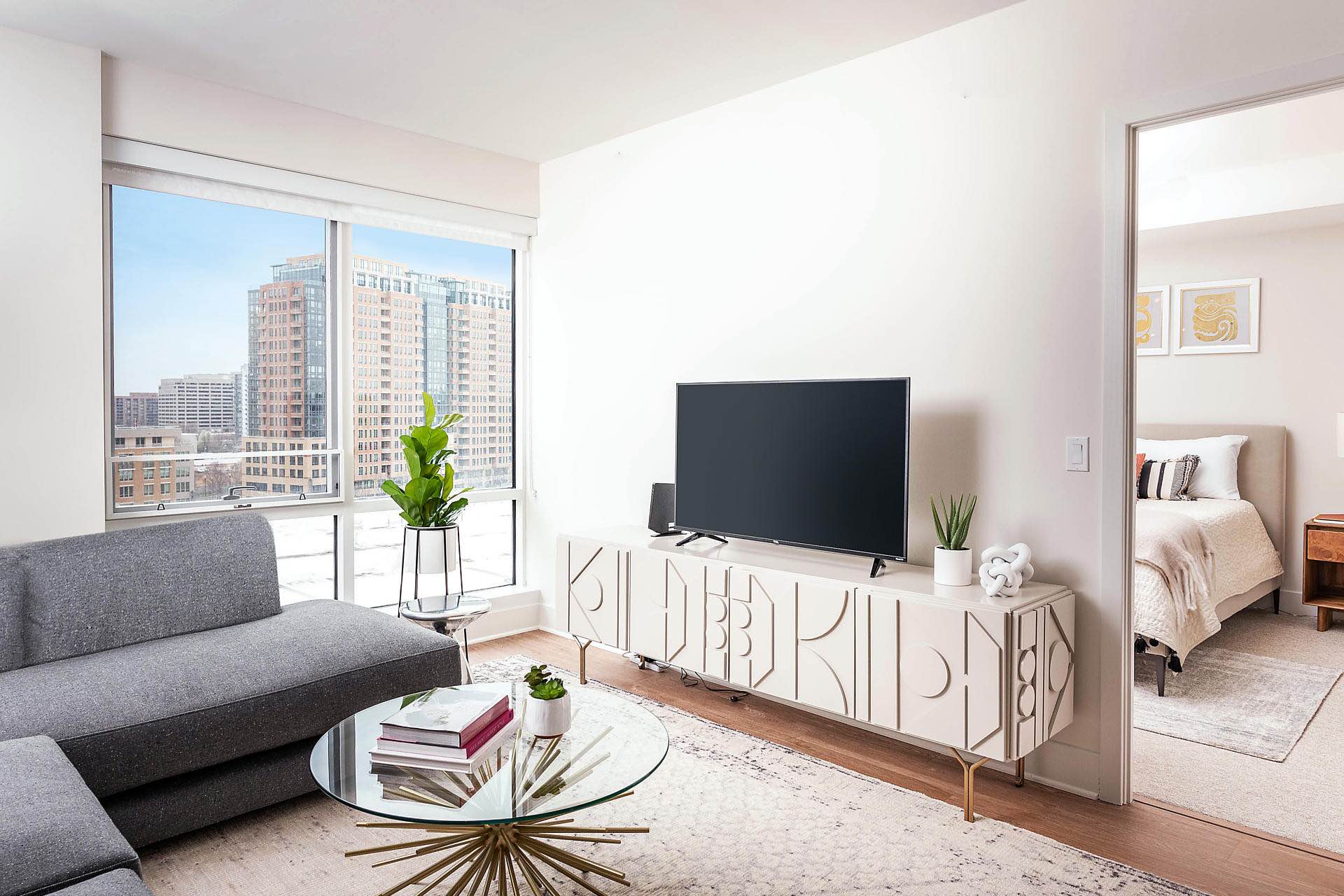 4TheWitmer_Int_GuestSuite_LivingRoom1